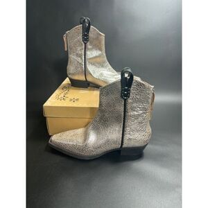Free People Wesley Ankle Boots in Distressed Silver‎ Metallic Sz 38/US8 MSR $298